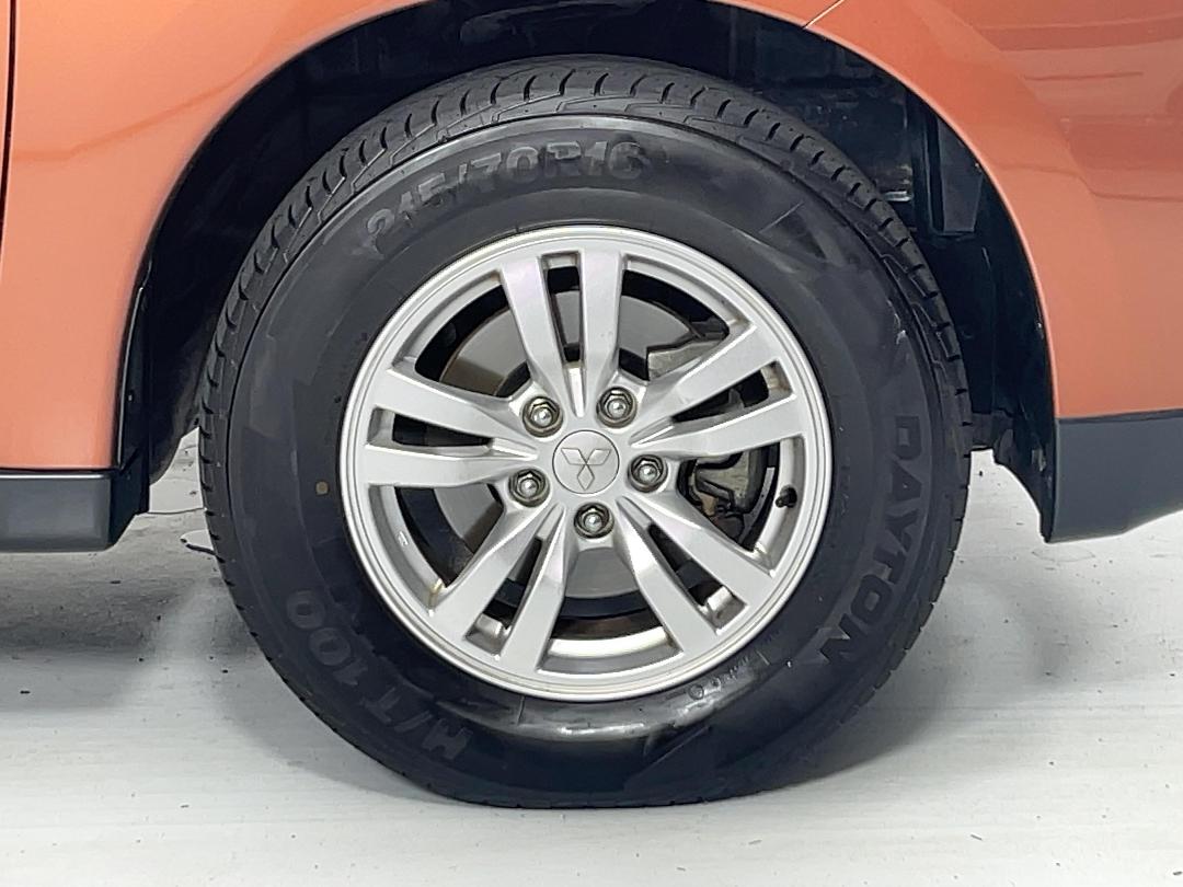 Photo '9' of Mitsubishi Outlander