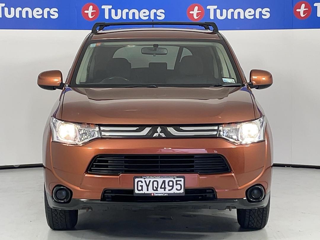 Photo '2' of Mitsubishi Outlander