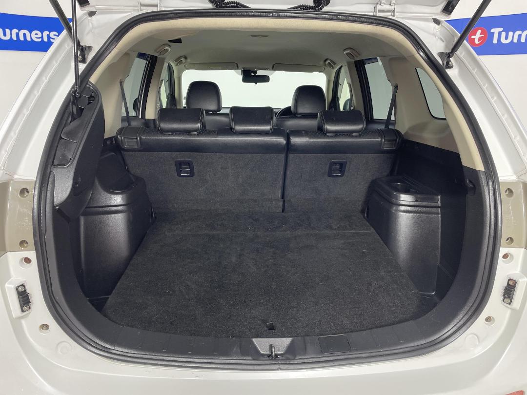 Photo '14' of Mitsubishi Outlander