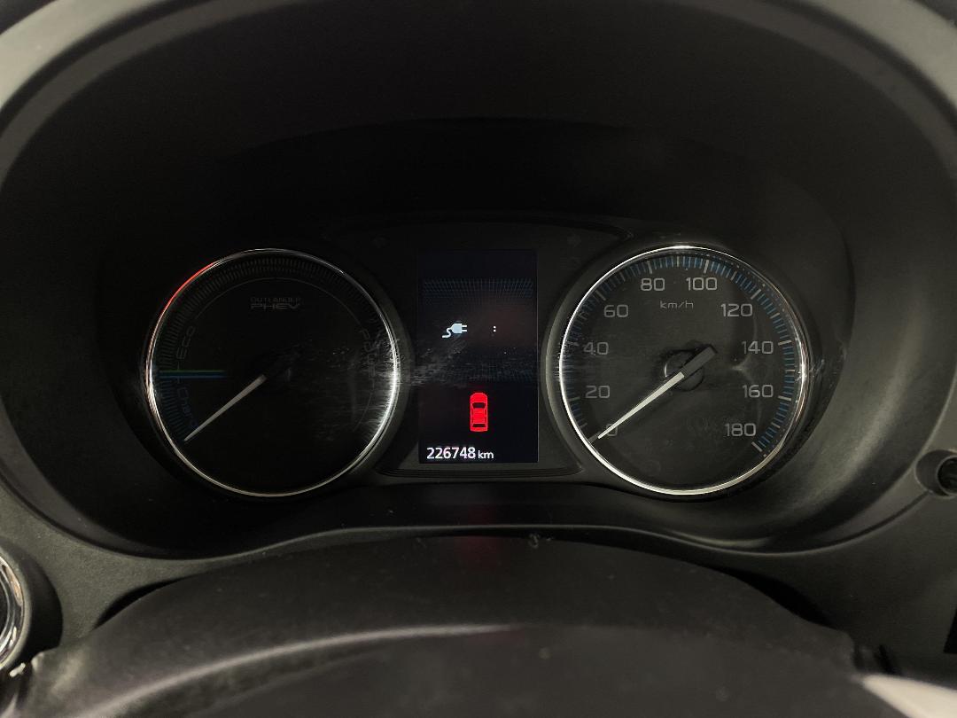 Photo '21' of Mitsubishi Outlander