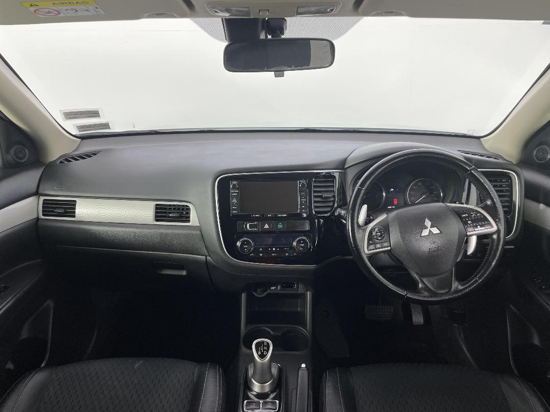 Photo '17' of Mitsubishi Outlander