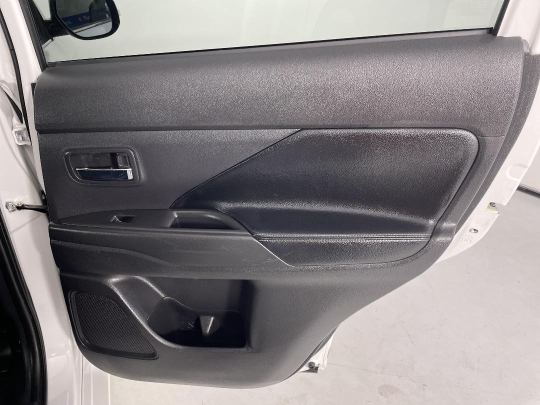 Photo '19' of Mitsubishi Outlander