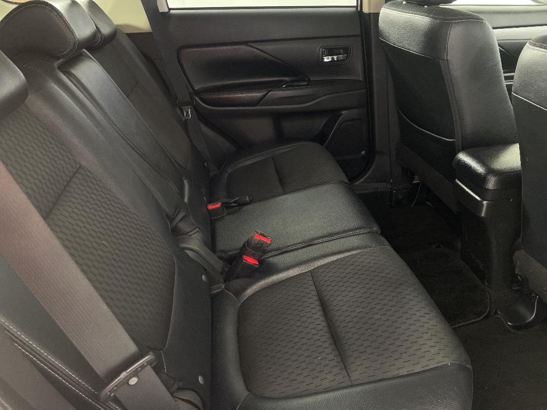 Photo '20' of Mitsubishi Outlander