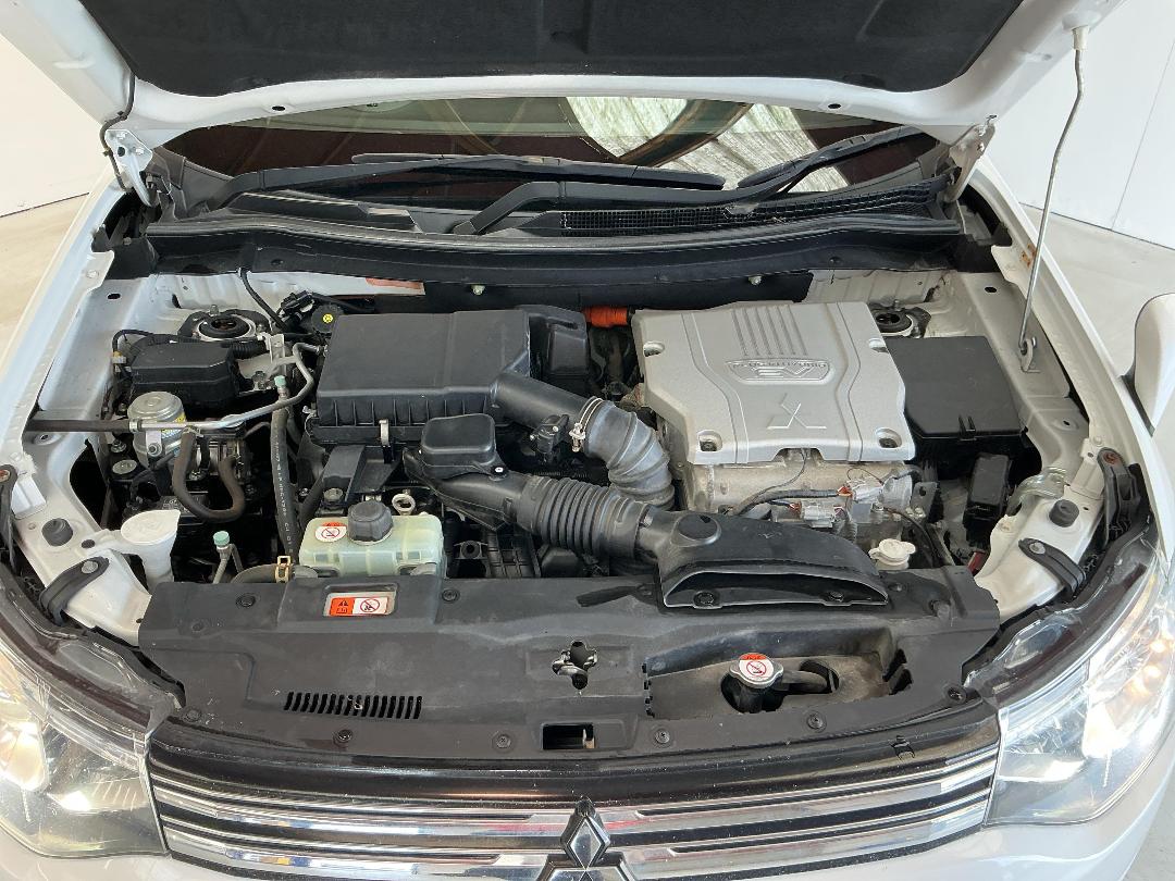 Photo '13' of Mitsubishi Outlander