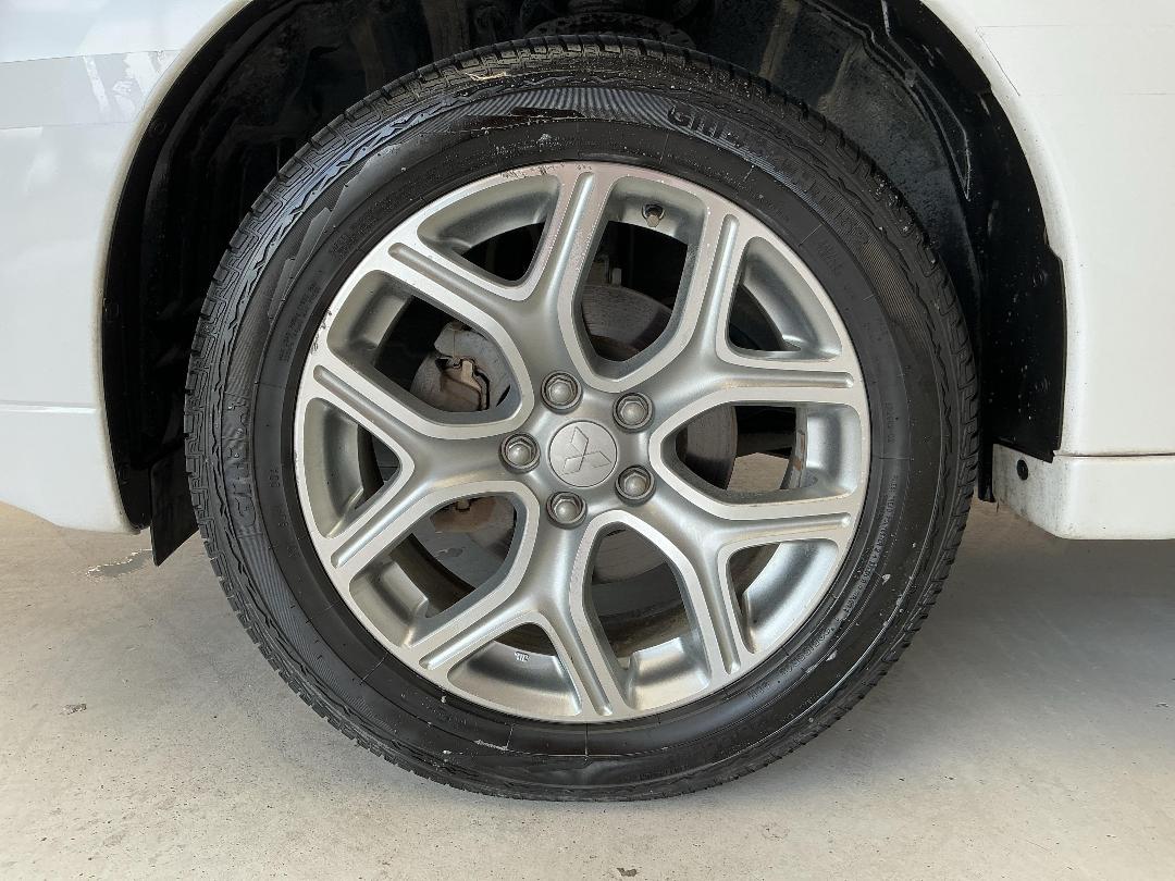 Photo '10' of Mitsubishi Outlander