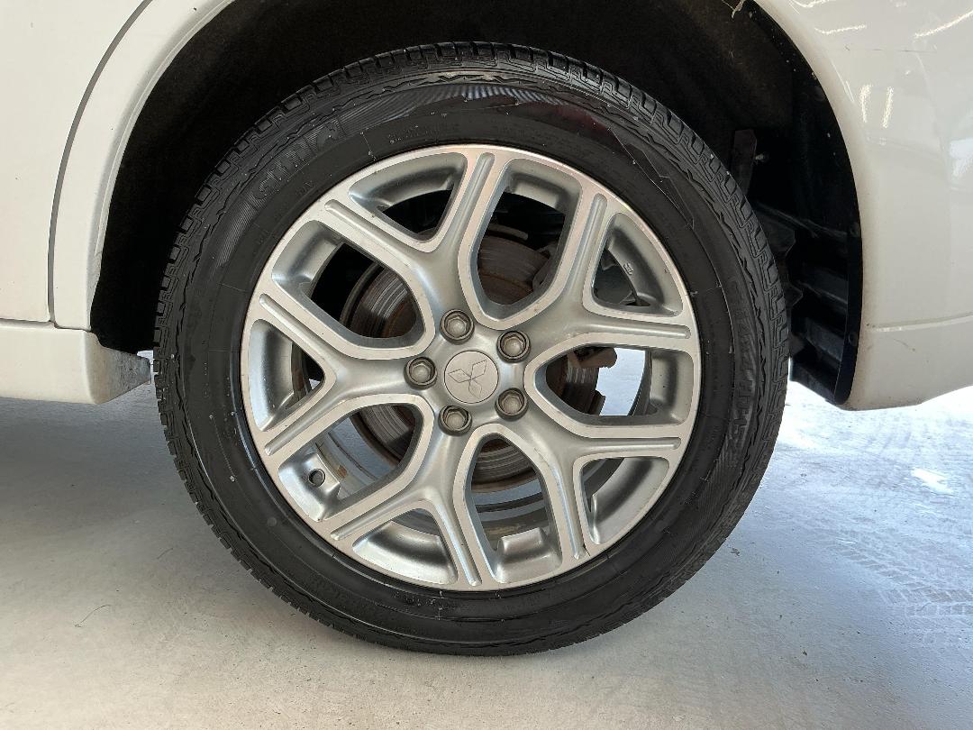 Photo '11' of Mitsubishi Outlander