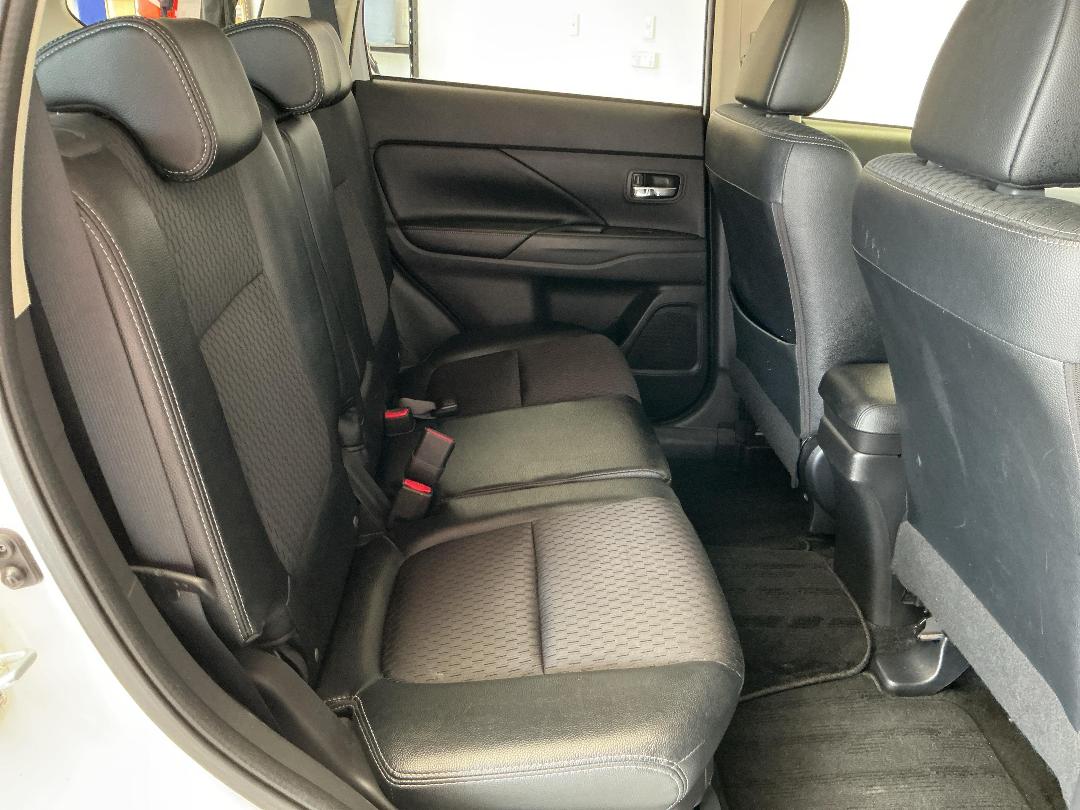 Photo '20' of Mitsubishi Outlander