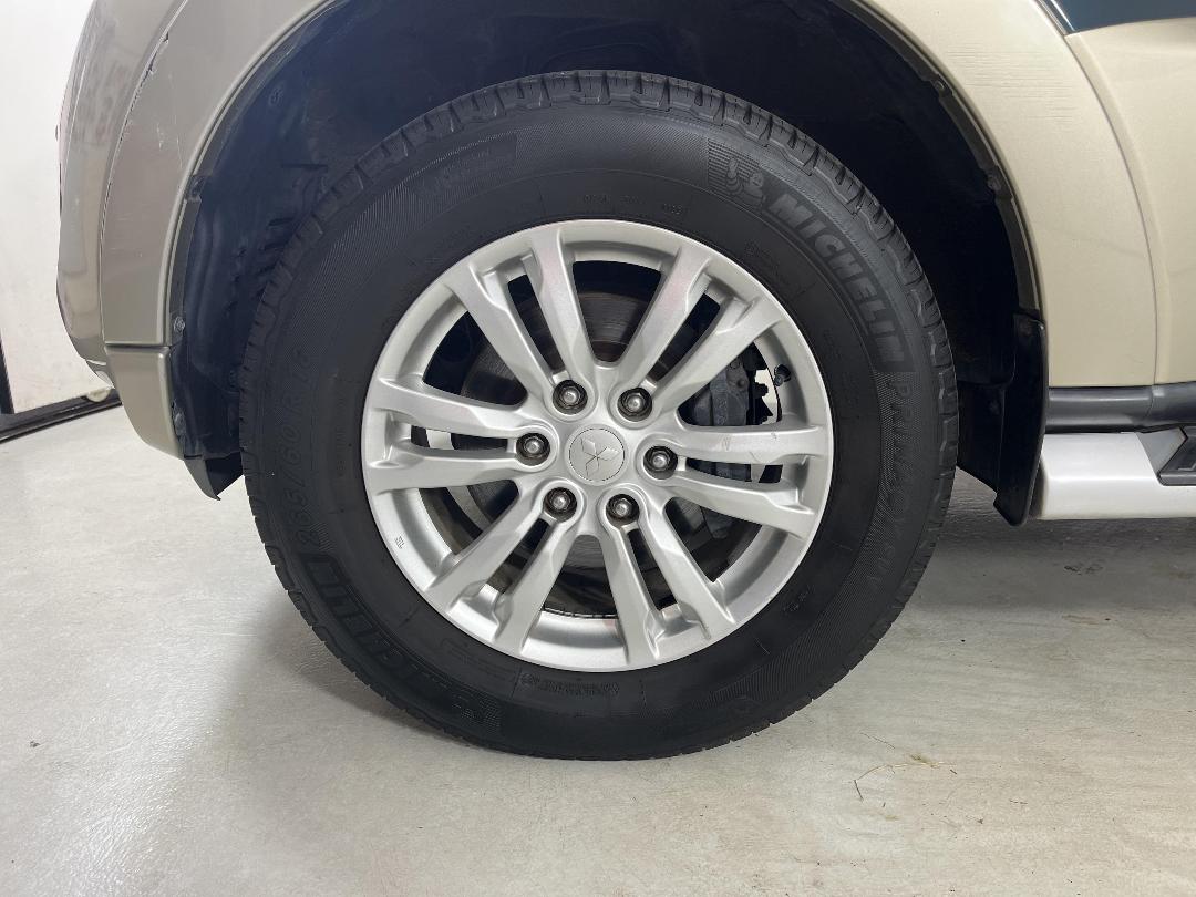 Photo '10' of Mitsubishi Pajero