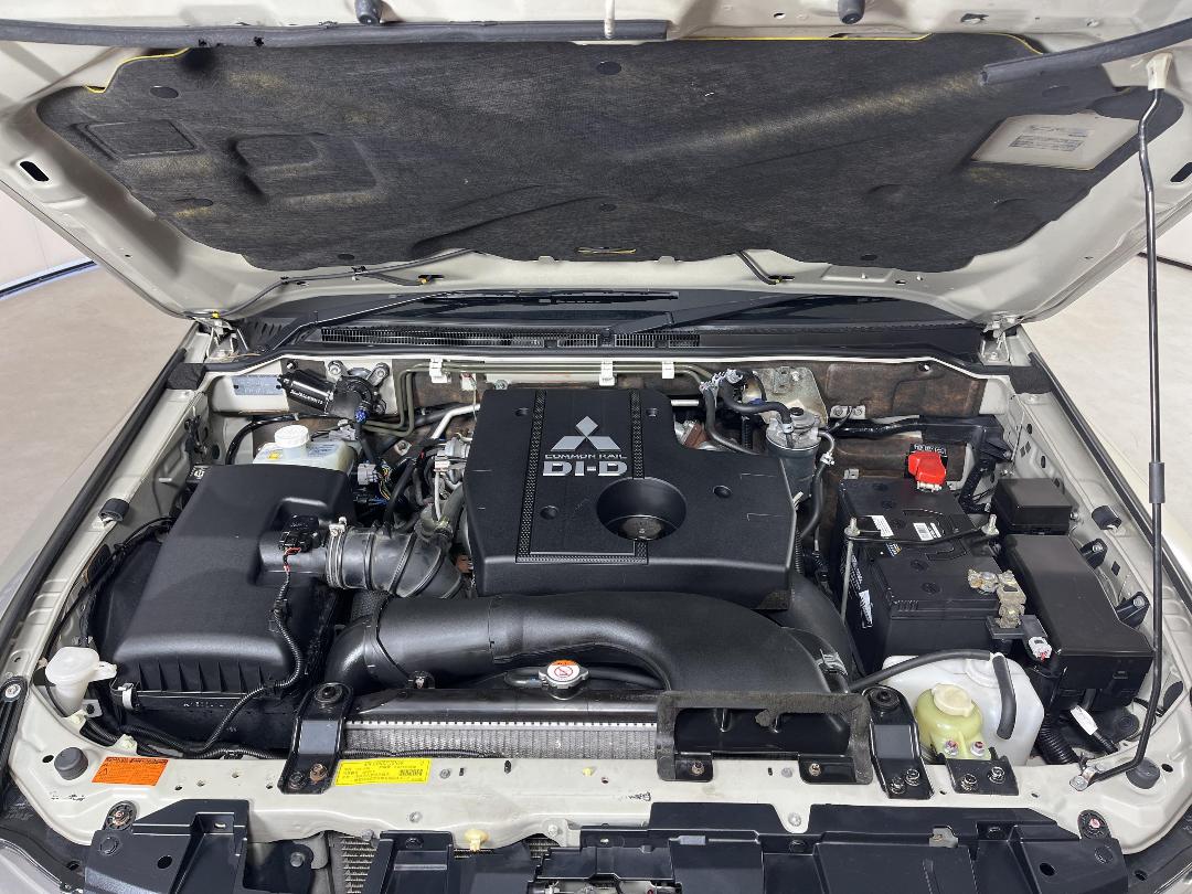 Photo '13' of Mitsubishi Pajero