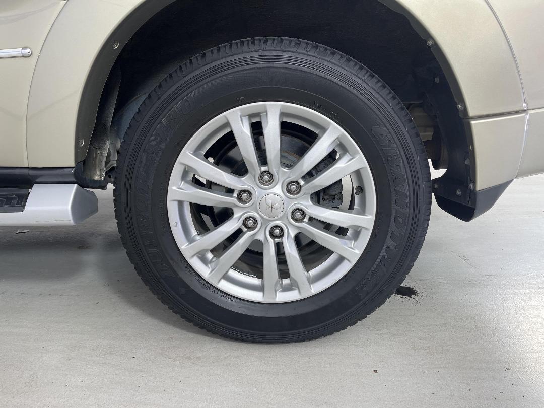 Photo '11' of Mitsubishi Pajero