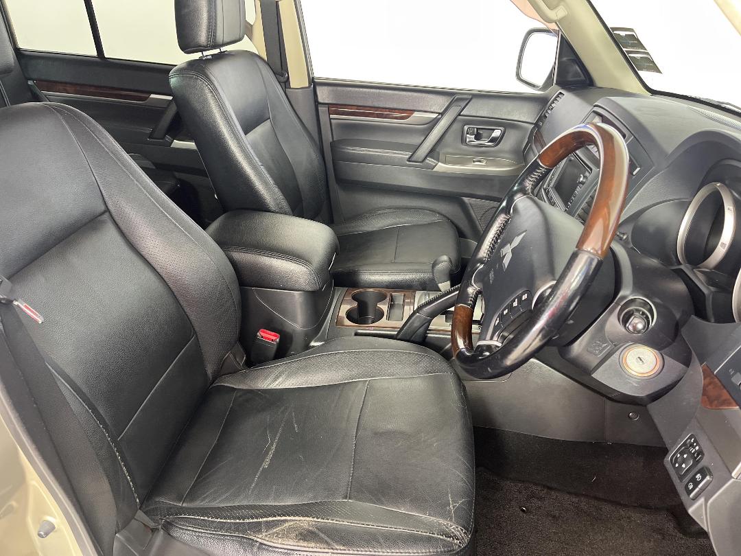 Photo '16' of Mitsubishi Pajero