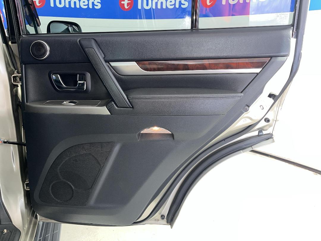 Photo '19' of Mitsubishi Pajero