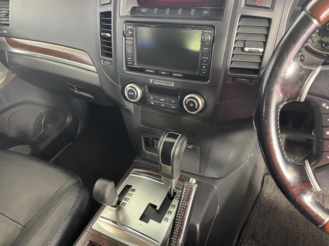 Photo '18' of Mitsubishi Pajero