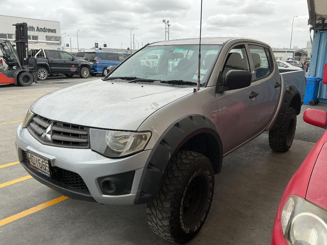 Photo '3' of Mitsubishi Triton D/CAB GL Photo '3' of Mitsubishi Triton D/CAB GL