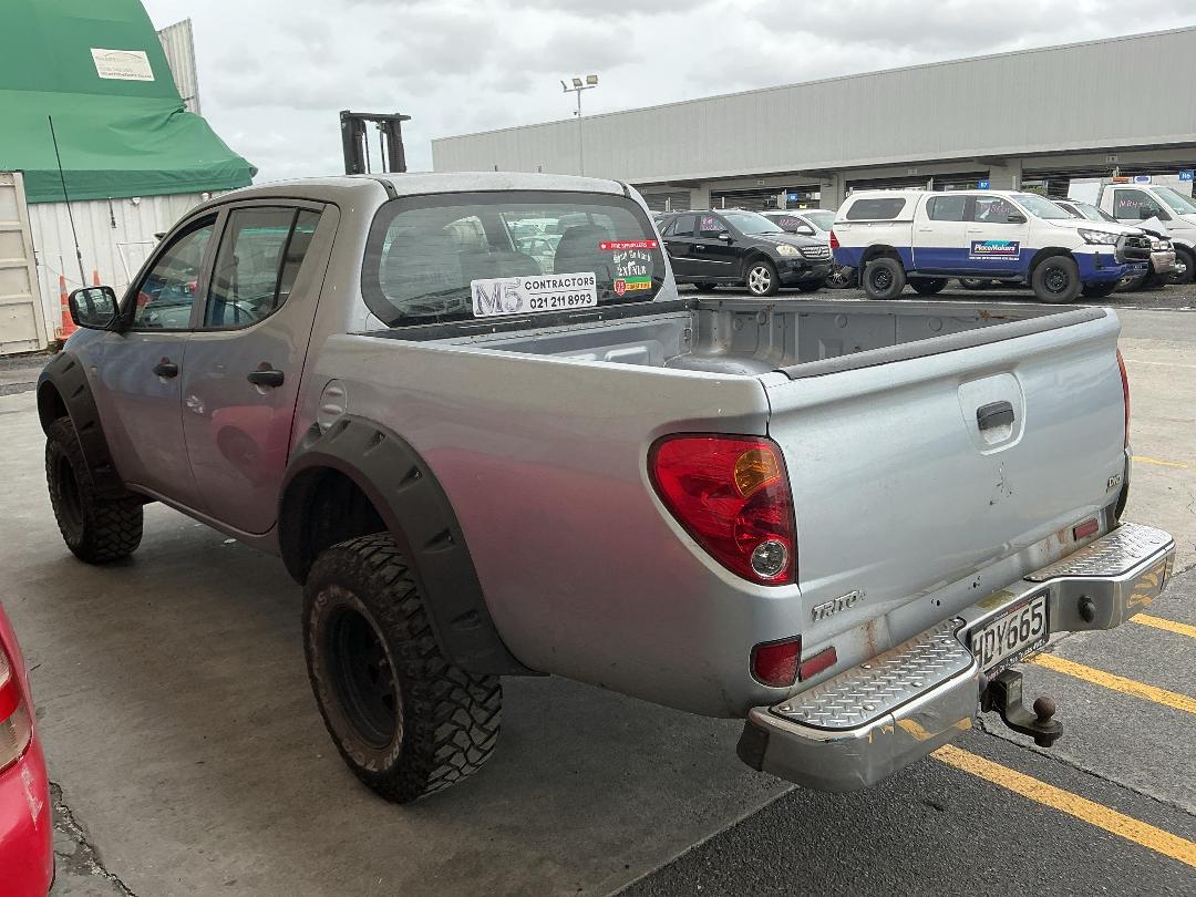 Photo '4' of Mitsubishi Triton D/CAB GL Photo '4' of Mitsubishi Triton D/CAB GL