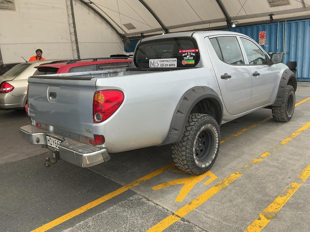 Photo '6' of Mitsubishi Triton D/CAB GL Photo '6' of Mitsubishi Triton D/CAB GL