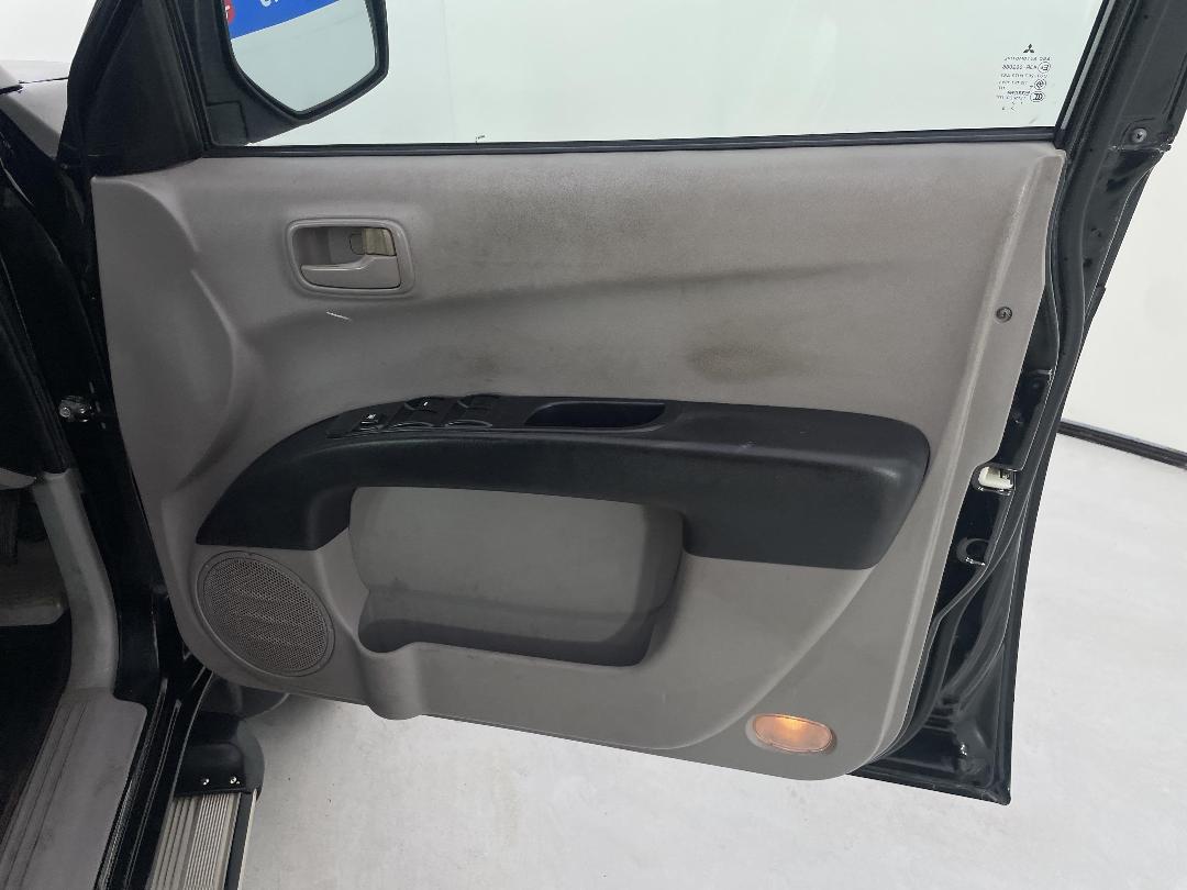 Photo '15' of Mitsubishi Triton