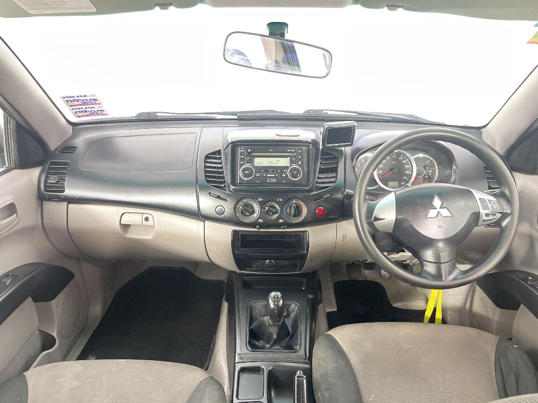 Photo '17' of Mitsubishi Triton