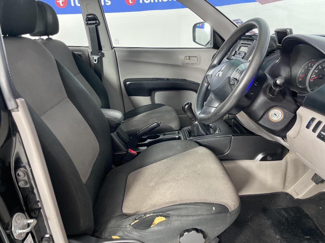 Photo '13' of Mitsubishi Triton D/CAB GL Photo '13' of Mitsubishi Triton D/CAB GL