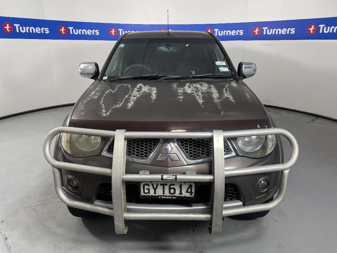 Photo '2' of Mitsubishi Triton