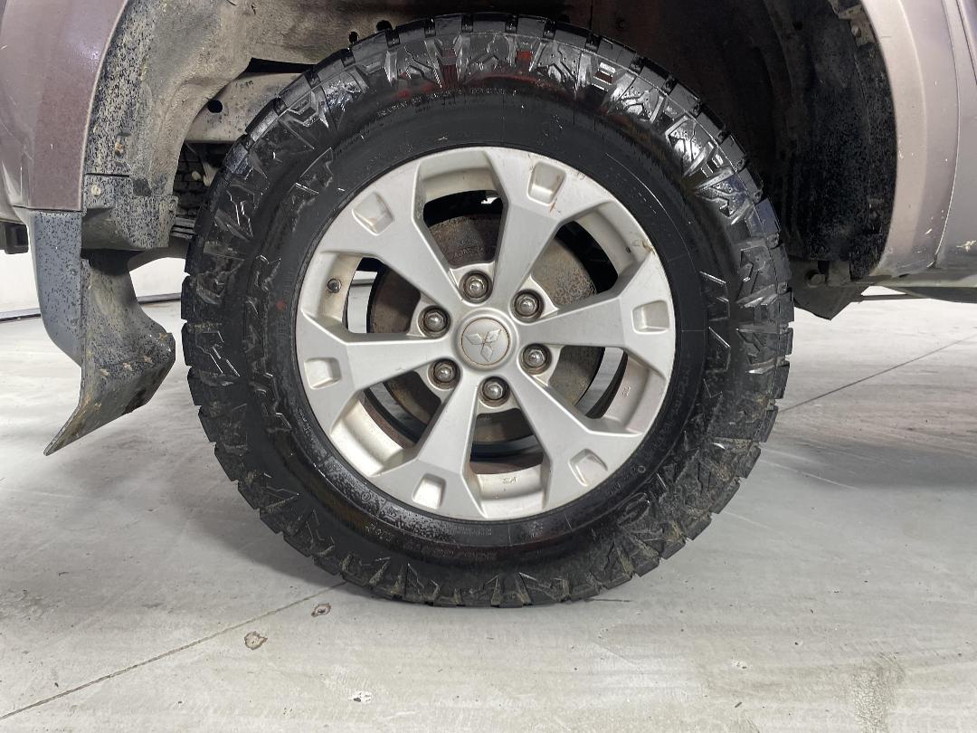 Photo '12' of Mitsubishi Triton