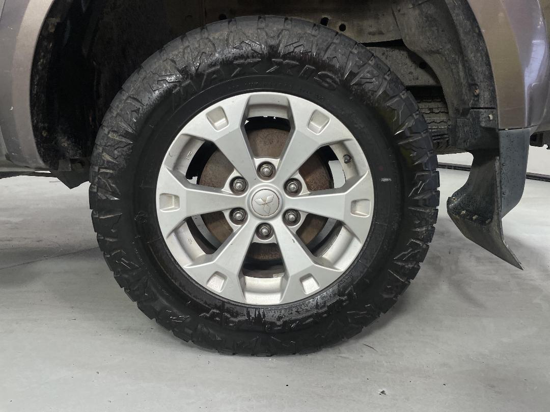 Photo '11' of Mitsubishi Triton