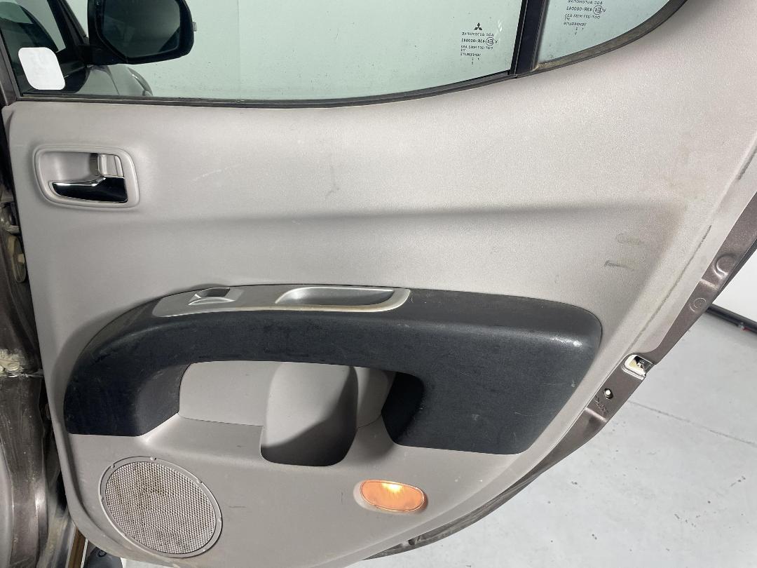 Photo '19' of Mitsubishi Triton