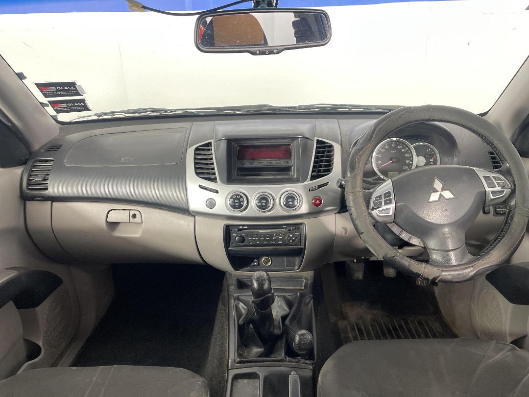 Photo '17' of Mitsubishi Triton