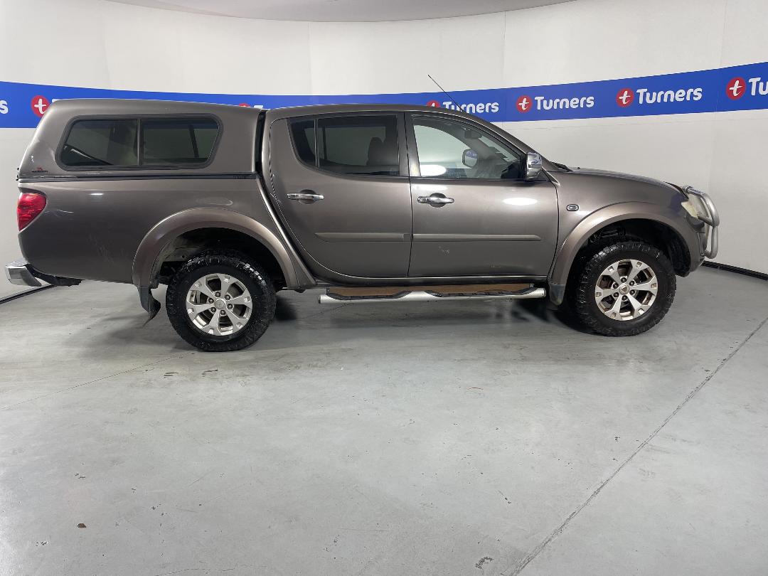 Photo '23' of Mitsubishi Triton