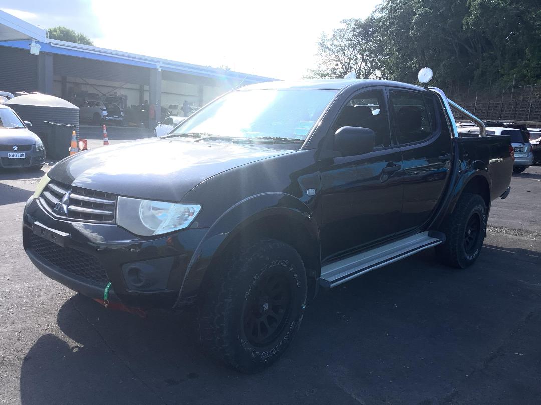 Photo '3' of Mitsubishi Triton D/CAB GL