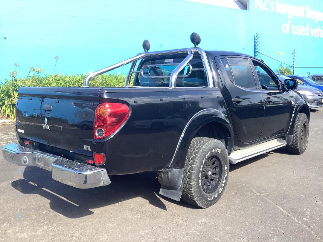 Photo '6' of Mitsubishi Triton D/CAB GL