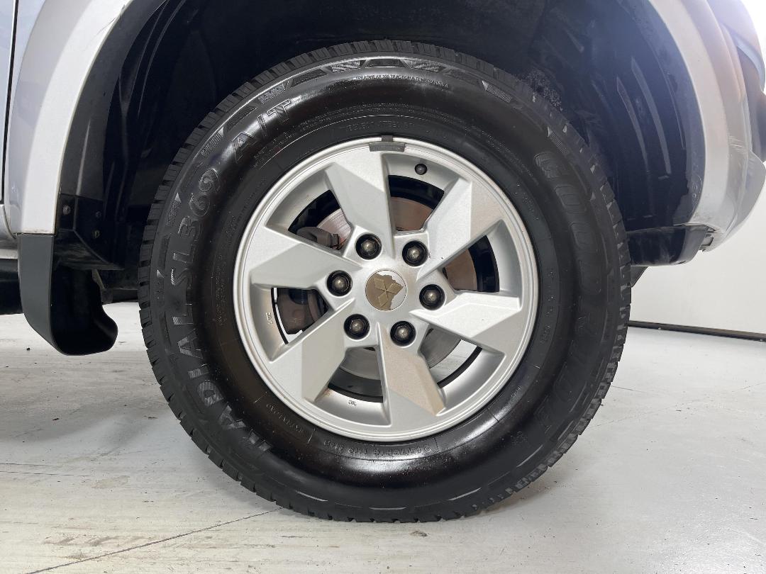 Photo '9' of Mitsubishi Triton