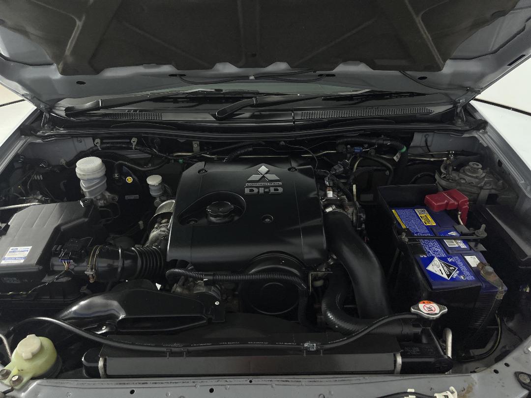 Photo '13' of Mitsubishi Triton