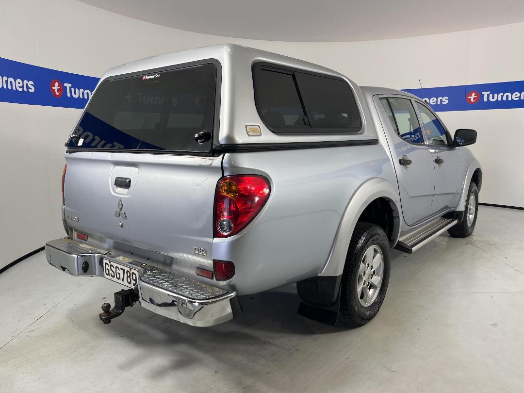 Photo '7' of Mitsubishi Triton