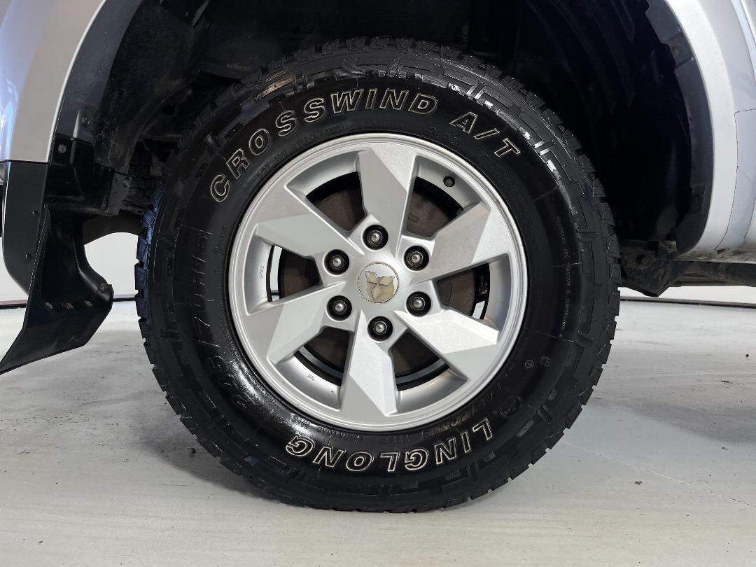 Photo '12' of Mitsubishi Triton