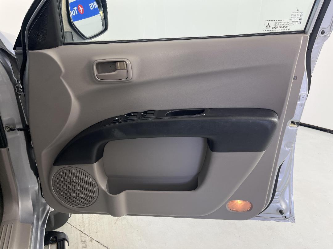 Photo '14' of Mitsubishi Triton