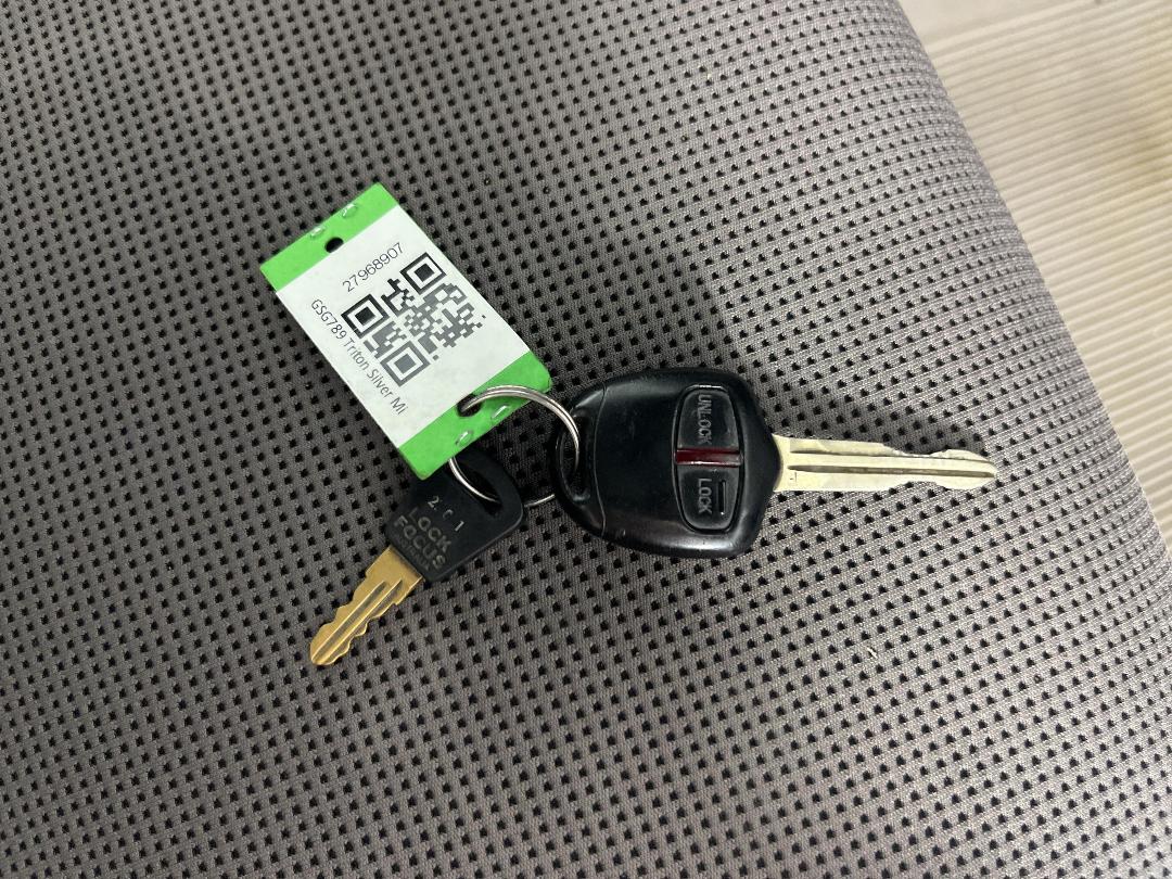 Photo '21' of Mitsubishi Triton