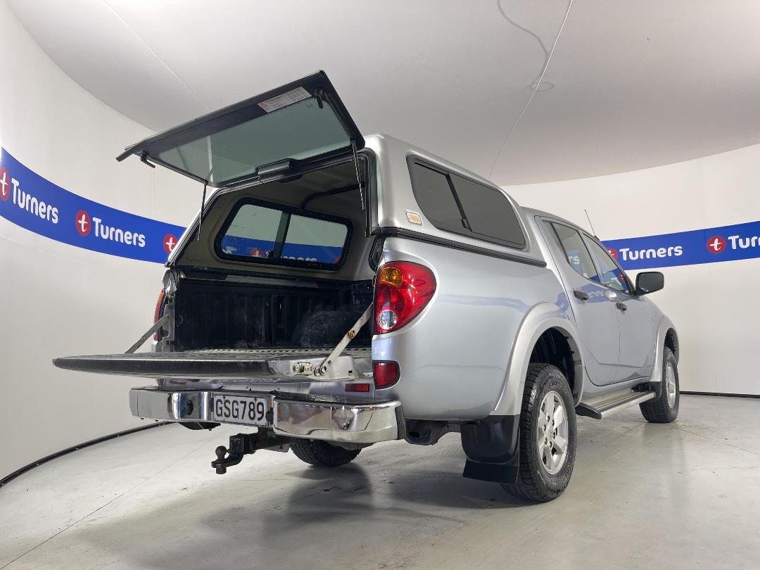 Photo '24' of Mitsubishi Triton