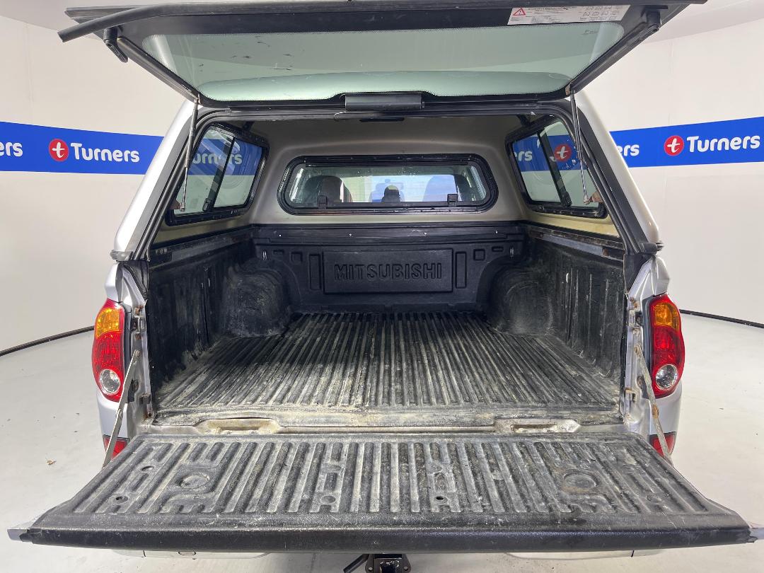 Photo '25' of Mitsubishi Triton