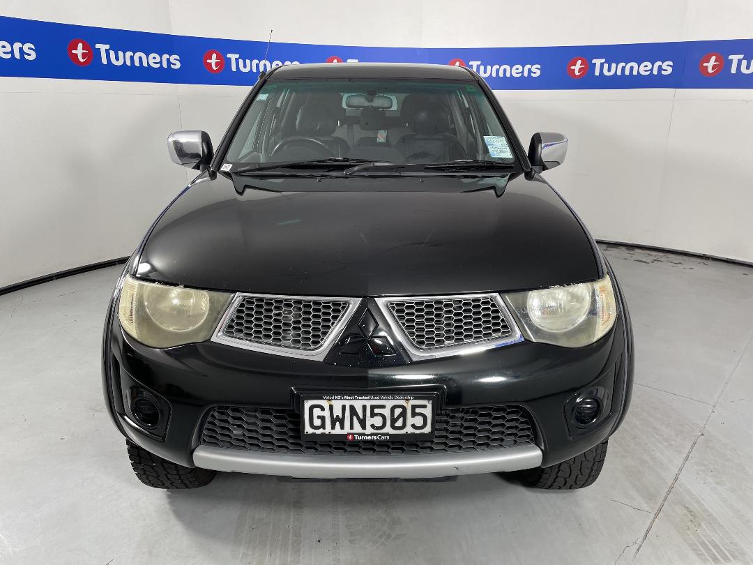 Photo '2' of Mitsubishi Triton