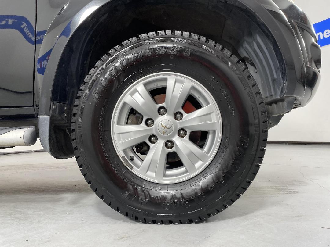 Photo '9' of Mitsubishi Triton