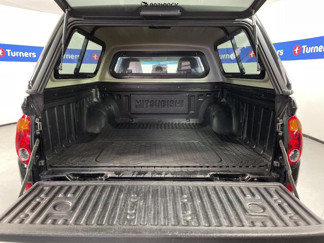 Photo '14' of Mitsubishi Triton