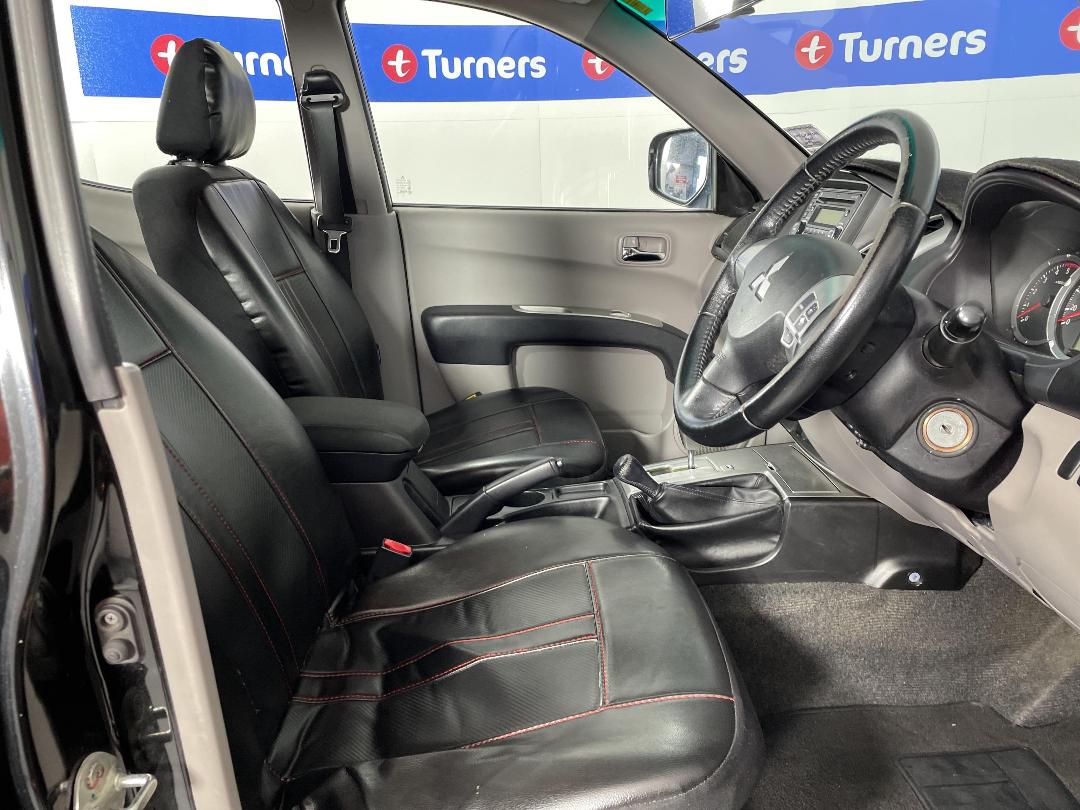 Photo '16' of Mitsubishi Triton