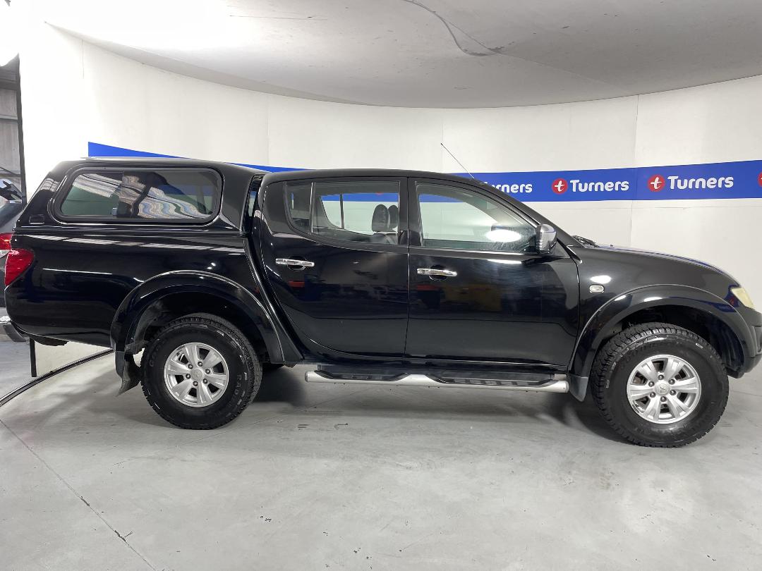 Photo '23' of Mitsubishi Triton