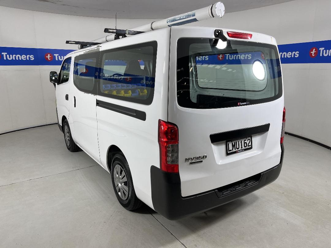 Photo '5' of Nissan Caravan