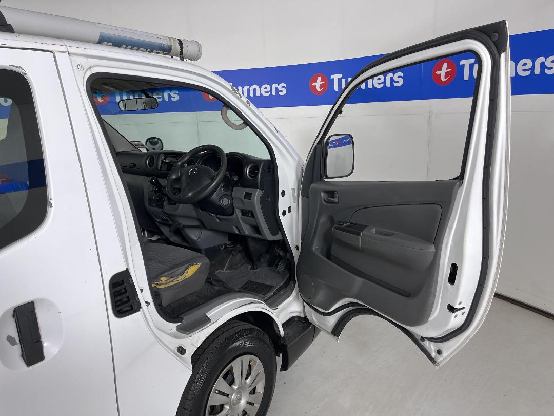 Photo '15' of Nissan Caravan