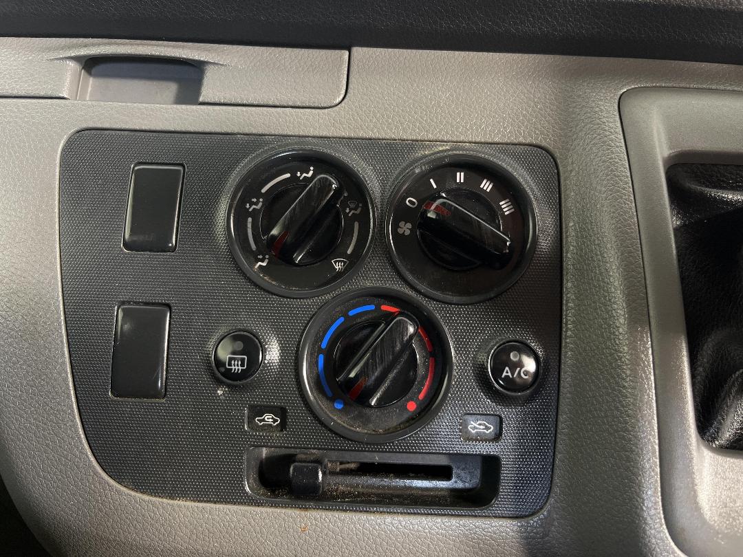 Photo '21' of Nissan Caravan Photo '21' of Nissan Caravan