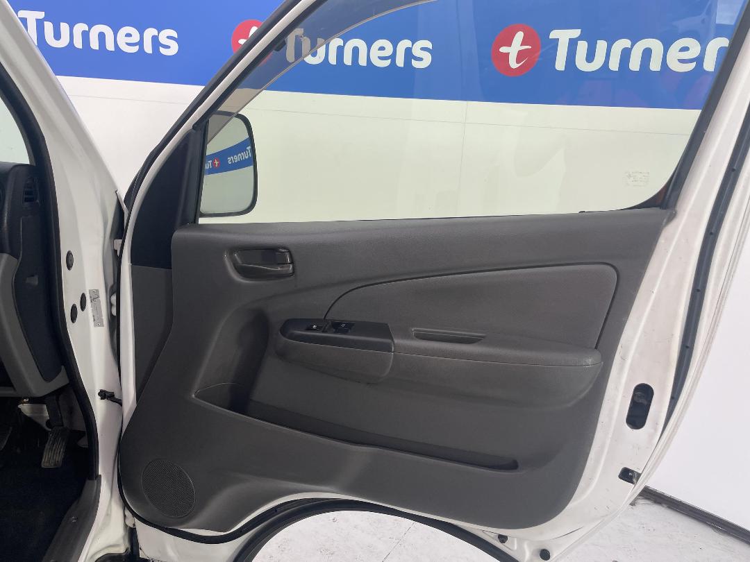 Photo '15' of Nissan Caravan Photo '15' of Nissan Caravan