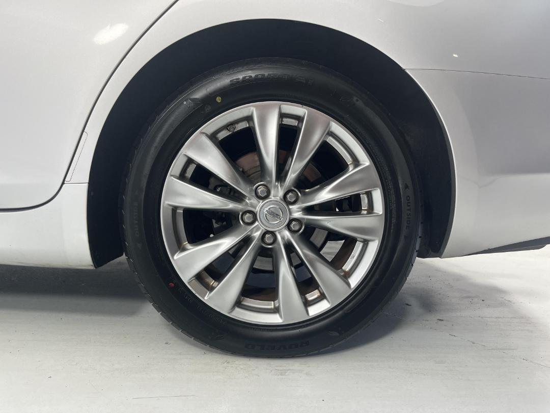 Photo '11' of Nissan Fuga