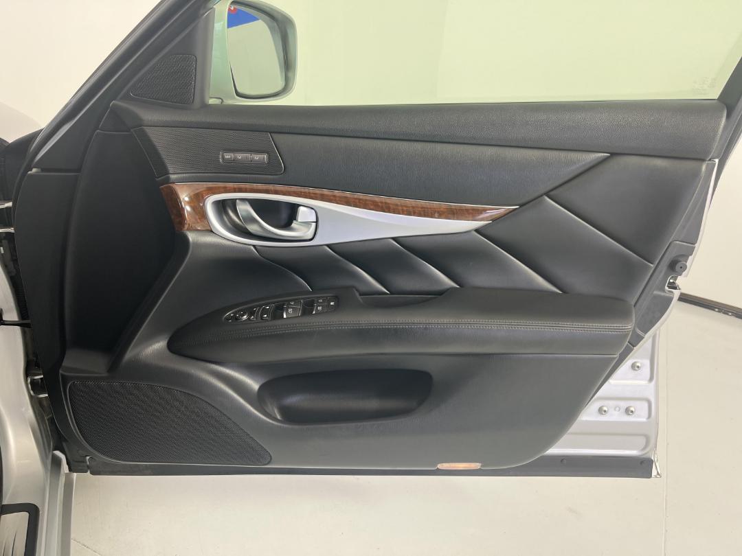 Photo '15' of Nissan Fuga